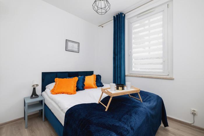 Cracow Royal Blue Apartment Avia Estate by Renters