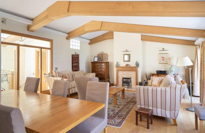 KENSINGTON 2 Bedroom LUXURY HOUSE