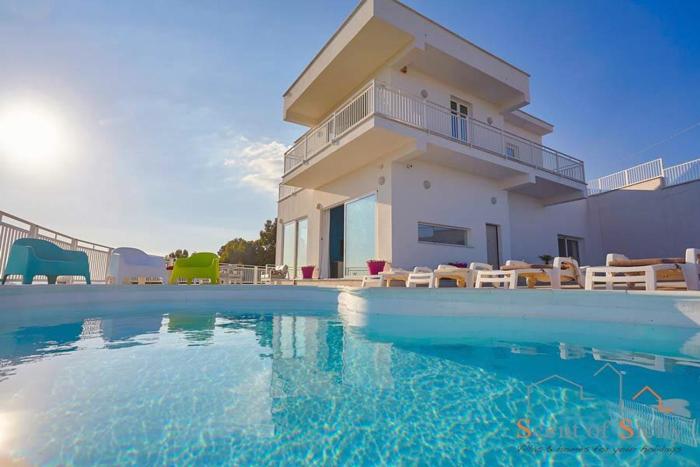 Luxurious Villa in Favara + Pool
