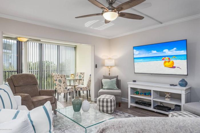 Harbor Towers 4th Fl Pool & Bay Views End Unit