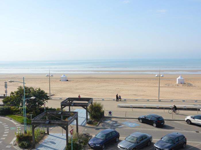 Studio Confortable pour 3 à Saint Jean de Monts, Proche Plage - FR-1-323-459