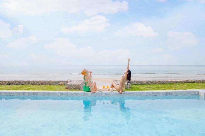 Pailay Beachfront Villa Cha-Am