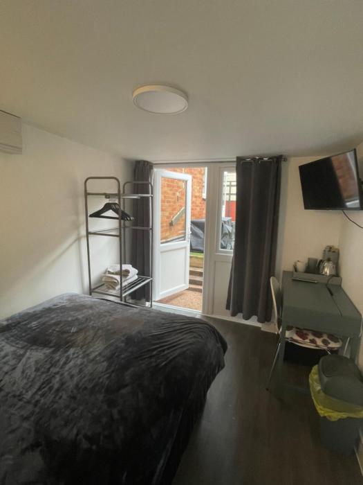 Private en-suite garden room