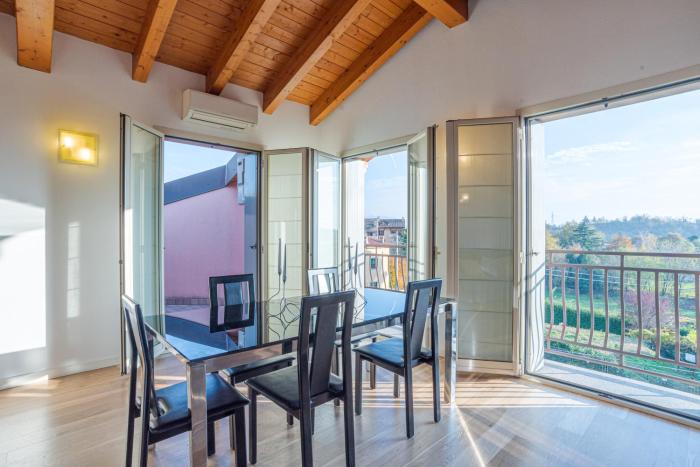 GuestHost - Roomy and bright apartments with terrace!