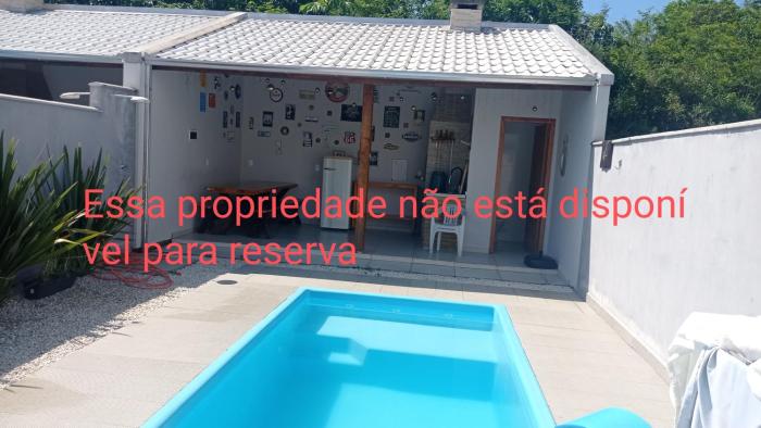 Casa c piscina próximo a praia do Grant Itajuba