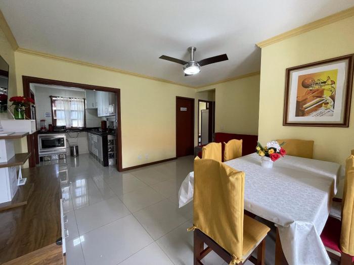 Apê com AC, Garagem e Piscina em Canasvieiras