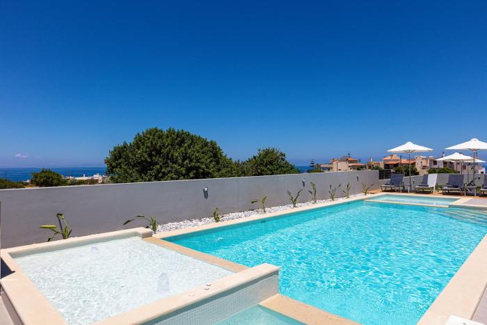 Evilio Suites, Inspired Family Retreat with Pool, Βy ThinkVilla