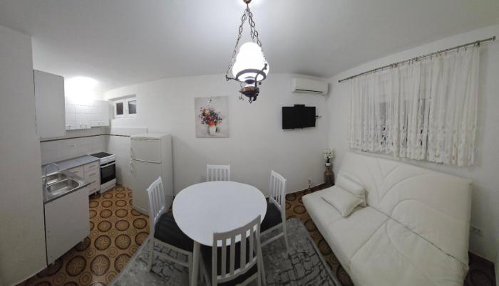 Apartman Šparović u blizini Porto Novog Kumbor