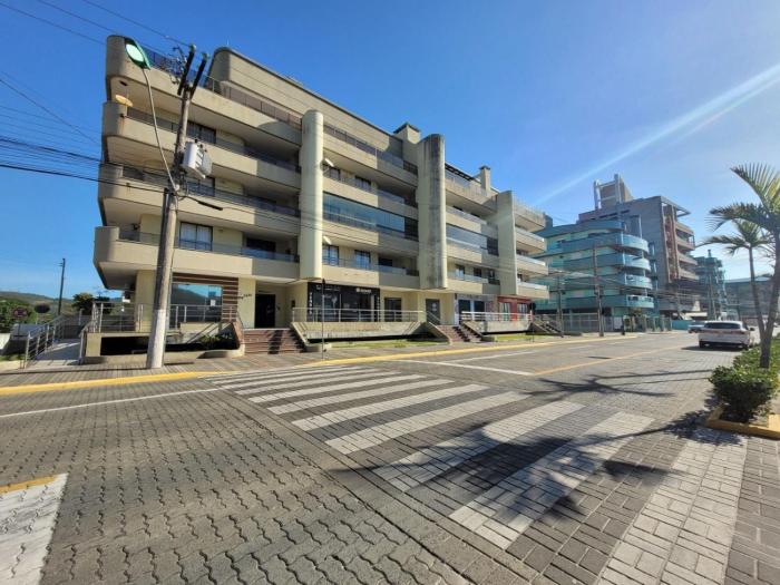 B743 - Apto p 05 pessoas perto da praia em Bombas