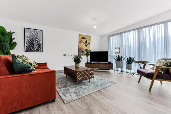 Earthy Elegance: Nature Inspired Flat in Prime Location