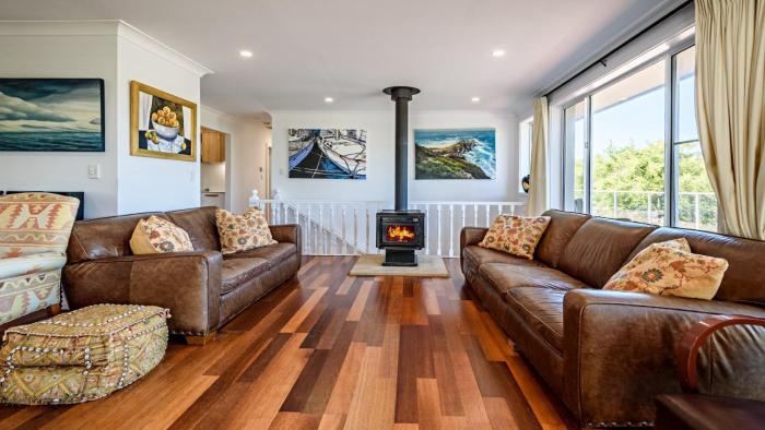 Spacious Family Retreat by HolidayCo