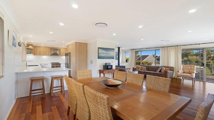 Spacious Family Retreat by HolidayCo