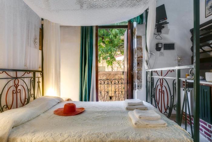 IFIGENIA ROOMS BY MARIOS