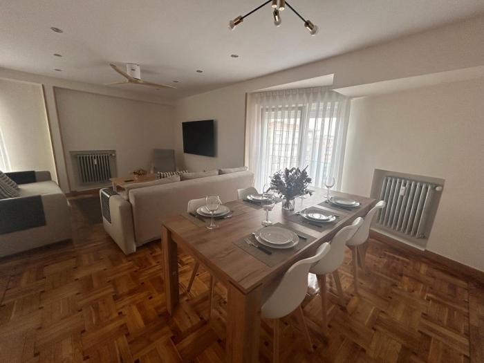 Llanes Suite VUT-6201-AS