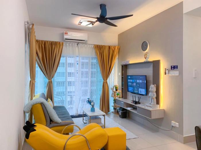 Corner KL Pool View RC Residence with High Internet Speed 500Mbps
