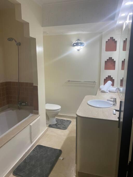 Appartement Ensoleillé vue Piscine