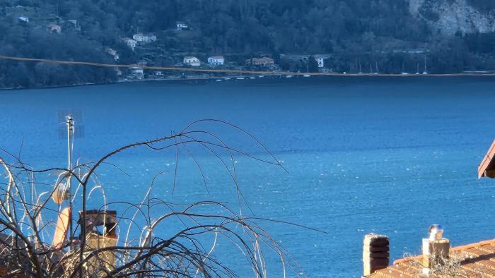 La Casetta di Laura intera casa indipendente vista lago 5 chilometri da Varenna