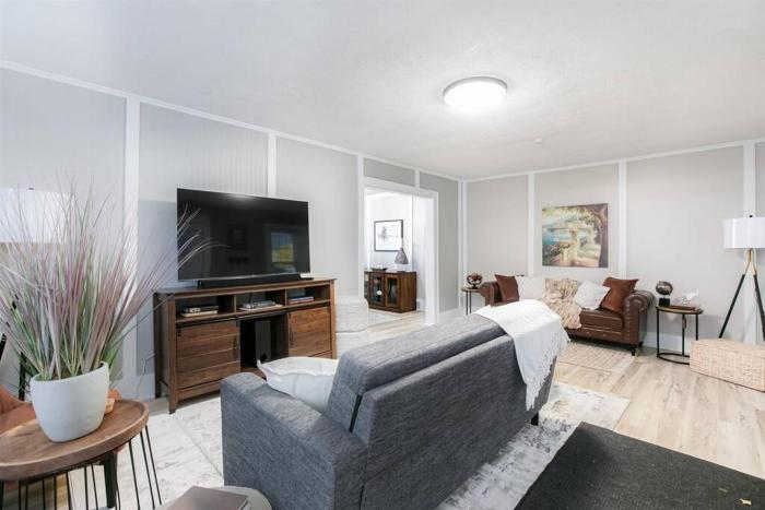 South Bend Serenity: Freshly Renovated 3BR 2mi ND