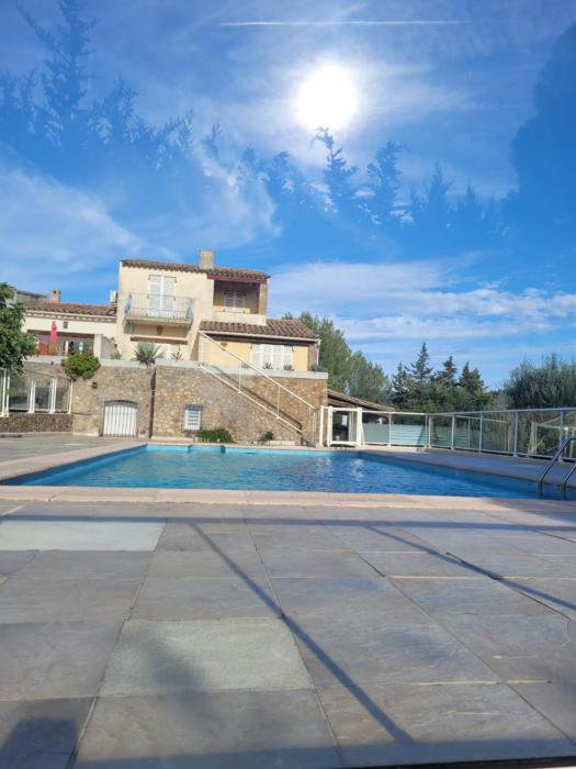 Le Mas Synaé- Joli studio classé 3étoiles avec terrasse et piscine