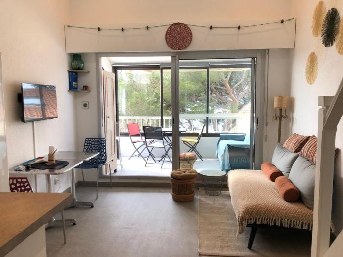 Carro duplex les pieds dans leau et la tête dans les pins