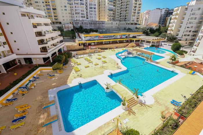 T2 with pool, 300m from the beach