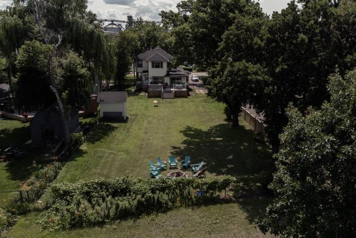 Luxurious Lakeview Oasis in the Heart of Hamilton With Large Backyard