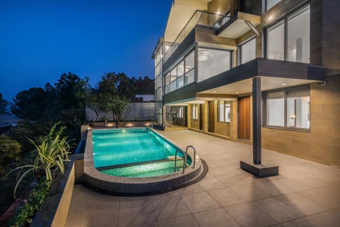 SaffronStays Mountain Rizz - 6BR veg-only villa with infinity pool & valley views