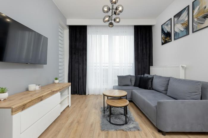 Warsaw Kotsisa Apartments with Parking by Noclegi Renters