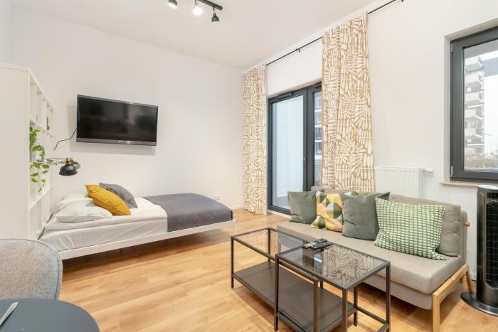 Cozy Studio with Balcony and FREE GARAGE by Noclegi Renters