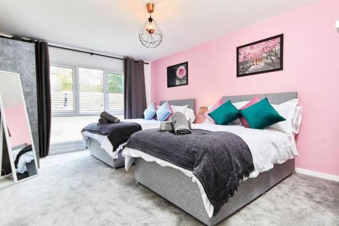 Simple 3 bed in Nottingham - Parking