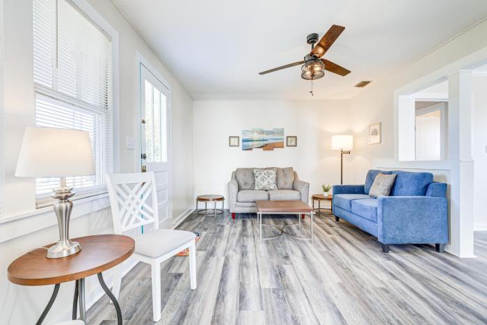 Quiet Grove Hill Cottage w Wraparound Deck!