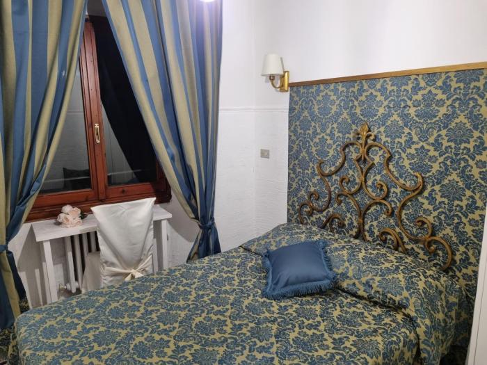 LA SEDE DELLARTE Monolocale Studio e Camere in Torre Medievale vicino a Duomo e Piazza Signoria