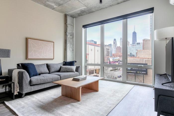 River North 1br w terrace grills yoga studio CHI-1032