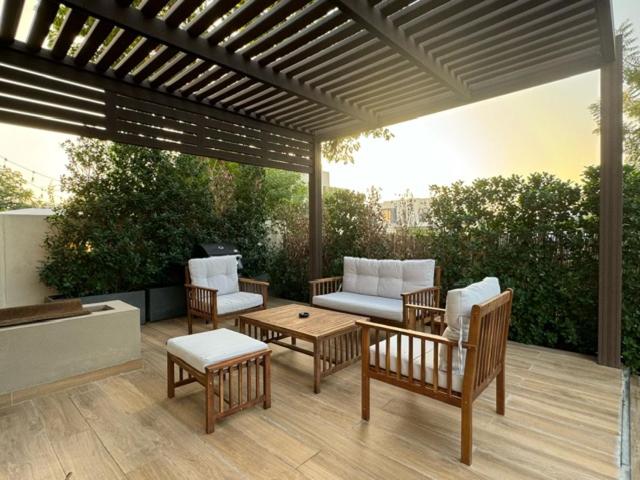 Oraya - Brand New Luxurious 3BR plus 2M Villa in Maple 2