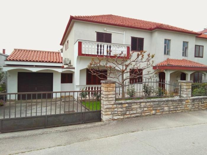 Apartments with parking space Zadar - 22078