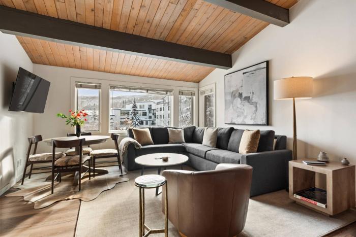 Aspenwood Studio plus Loft - J12