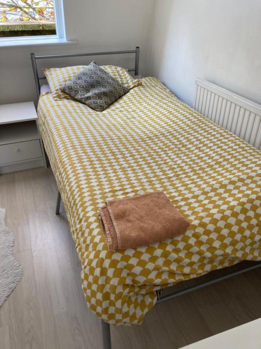 Single room with shared bathroom and kitchen near Kings Cross