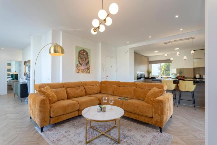 Luxury Penthouse Sea Views- Jacuzzi