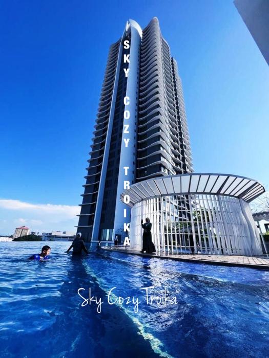 SKY COZY TROIKA RESIDENCE, 1 BEDROOM 4-6 PAX, 2 BEDROOMS 6-8 PAX, POOL VEW, SKY & CITY VIEW, Free Parking, Pool, Unlimited Wifi