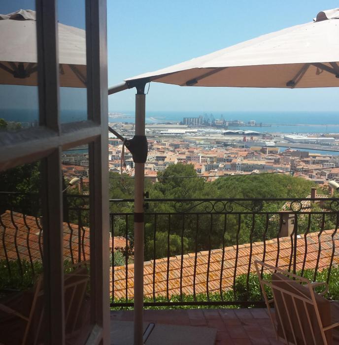 Apartment with seacity views, near downtown Sète
