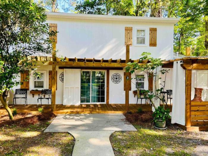 Beautiful farmhouse in Fernandina Beach