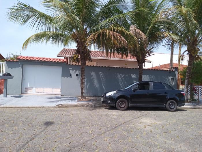 Casa em Peruíbe a 500 m da praia