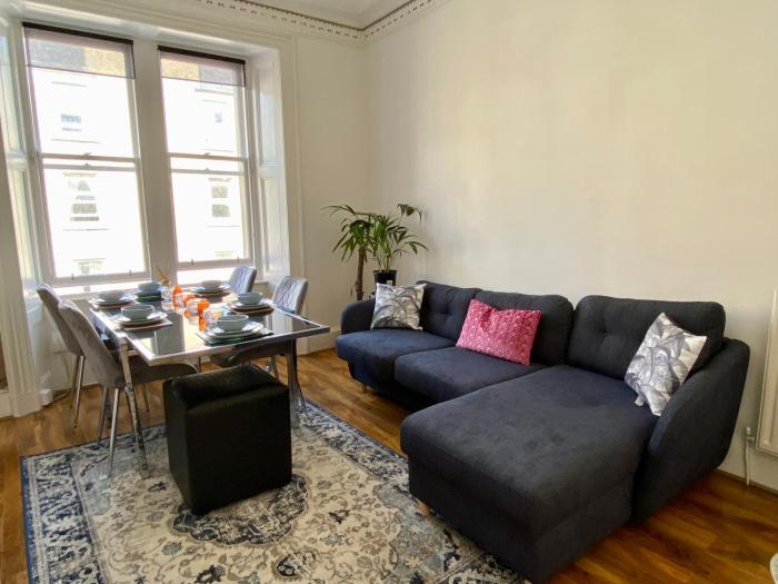 Traveller Award Winner 2024 - Edinburgh Apartment with 3 Beds