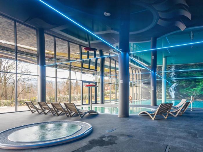 Villa6 Szklarska Poręba- budynek główny hotelu -widok na góry-duże tarasy