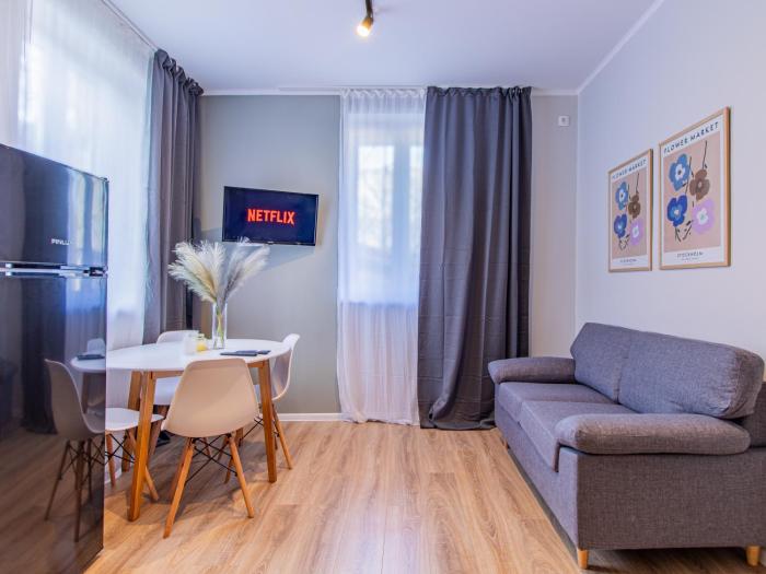 Eiffel Elegance - Stylish Sofia Apartment