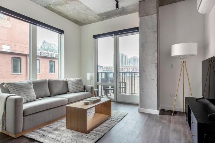 River North 1br w gym sky terrace yoga studio CHI-1033