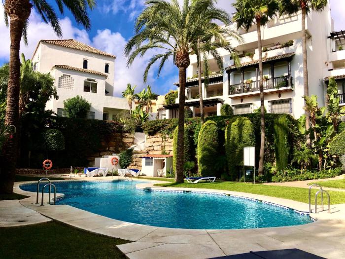 Holiday home with garden and sea view in Calahonda, near Marbella and Malaga