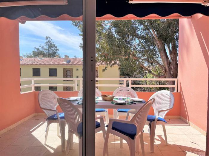 Appartement 2 pièces cabine avec terrasse, proche plage et commerces, parking privé, au Lavandou - FR-1-251-538