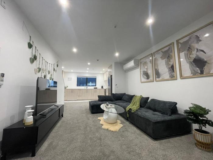 Luxury CBD 2 Bed Near Riverside Market Free Parking!
