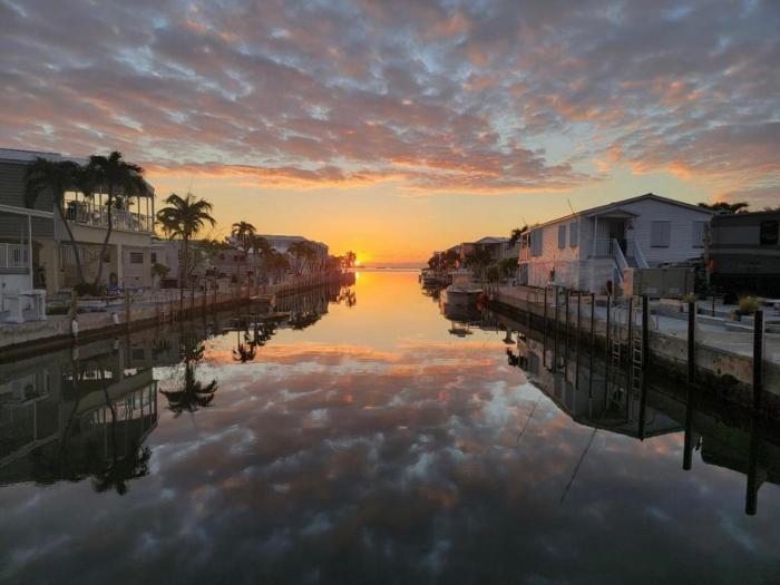 Pelicans Roost, Waterfront comfort at Venture Out